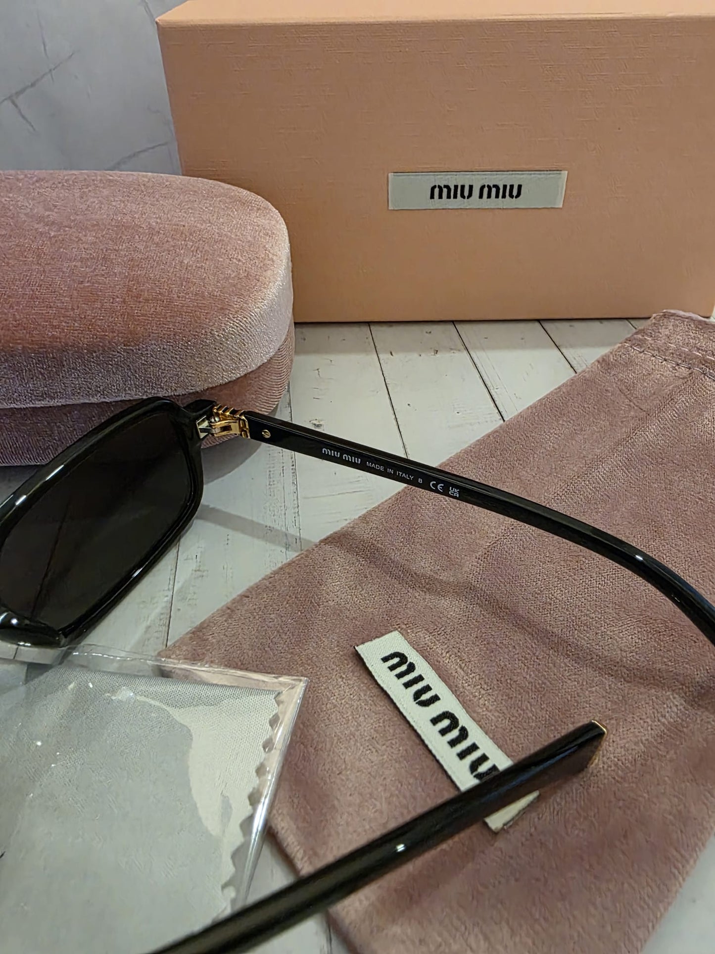 Miu Miu – Glimmer Black Edition Premium