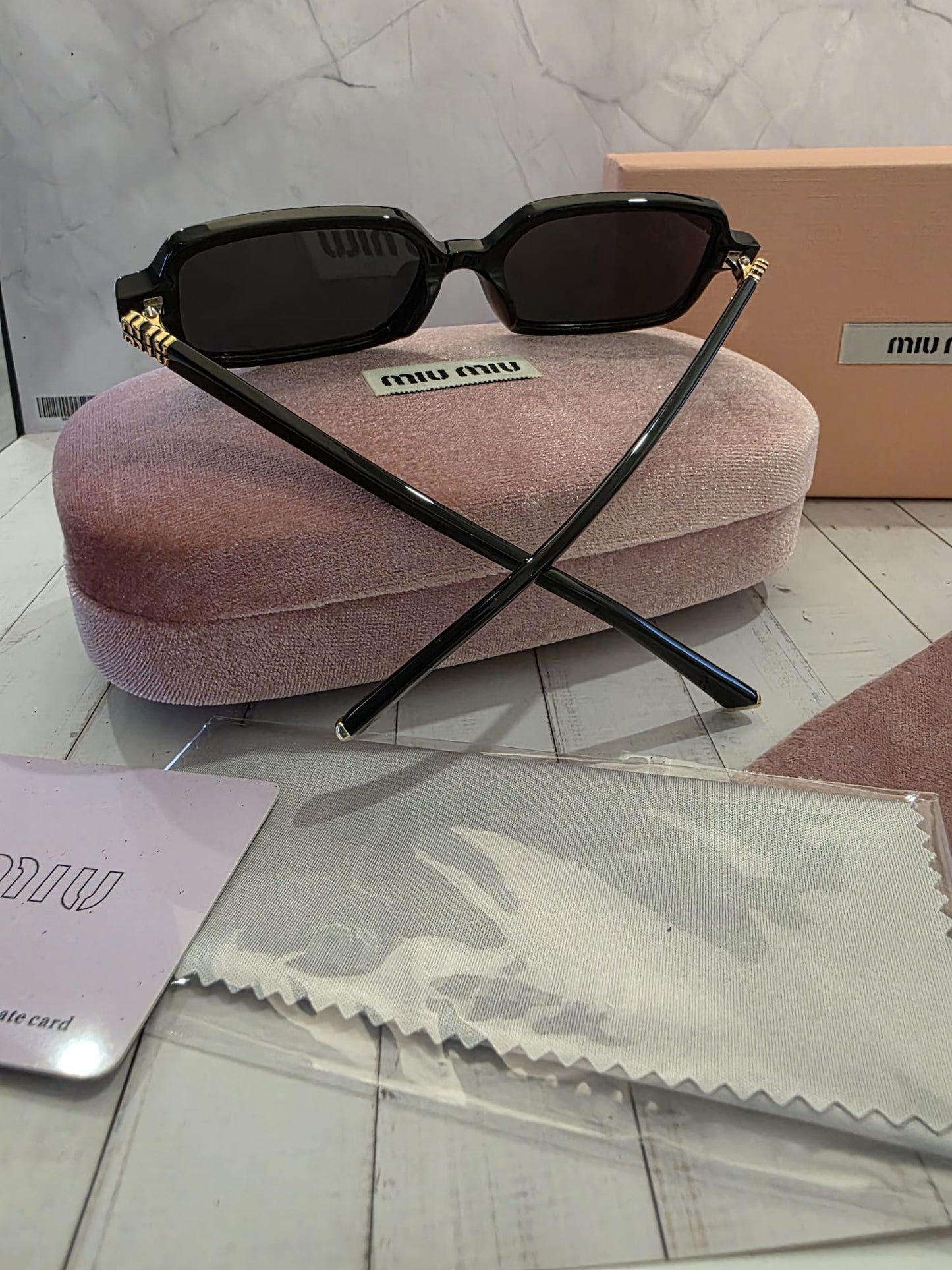 Miu Miu – Glimmer Black Edition Premium