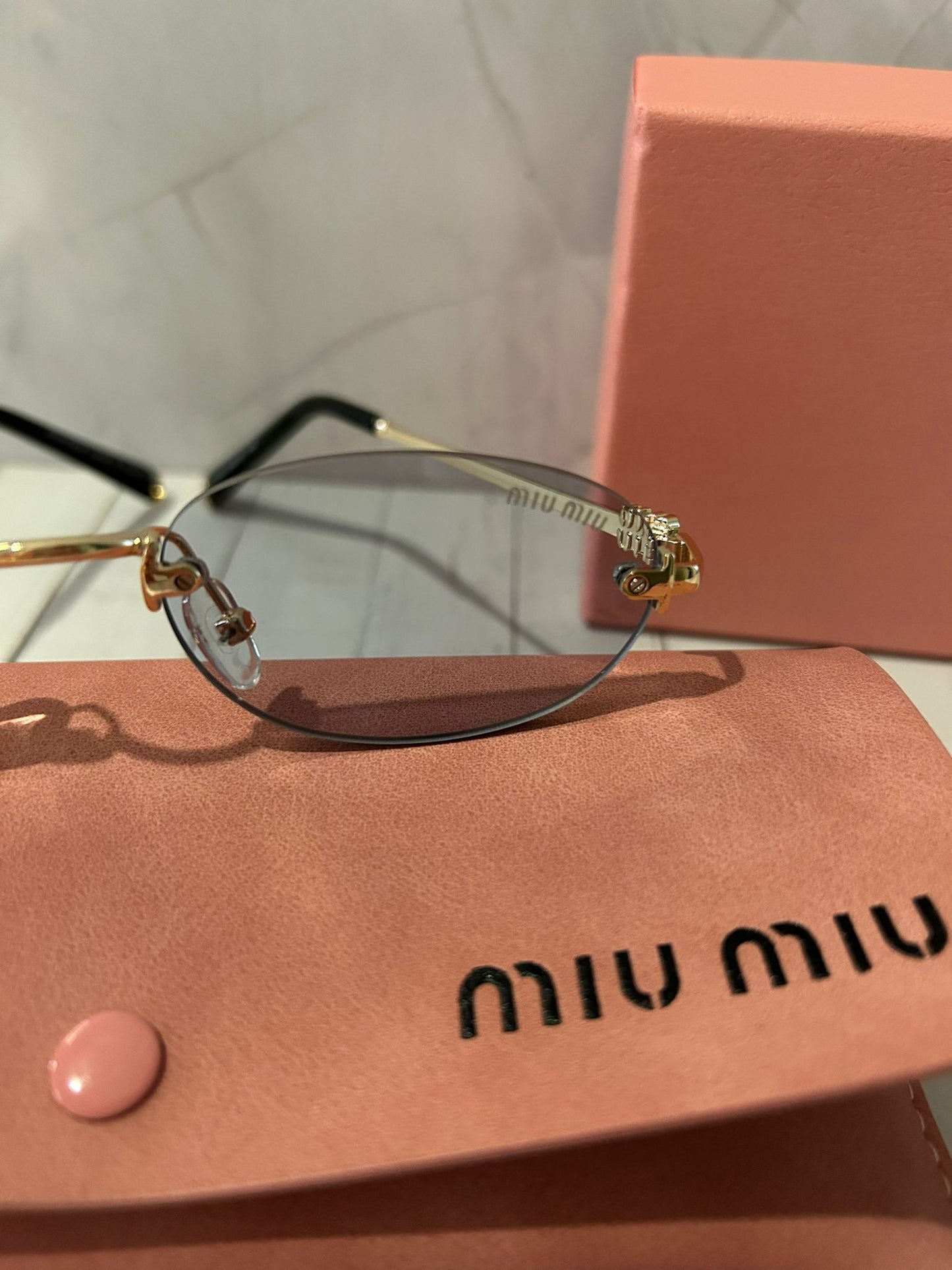 ÓCULOS MIU MIU RIMLESS OVAL – LENTE AZUL PREMIUM COM ENTREGA EM 24H