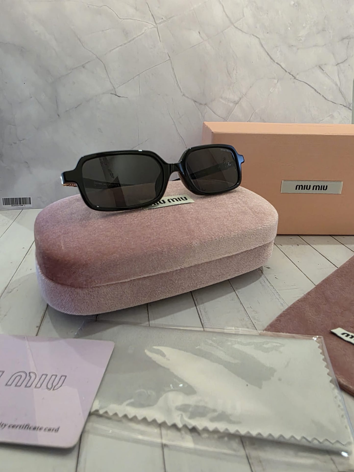 Miu Miu – Glimmer Black Edition Premium